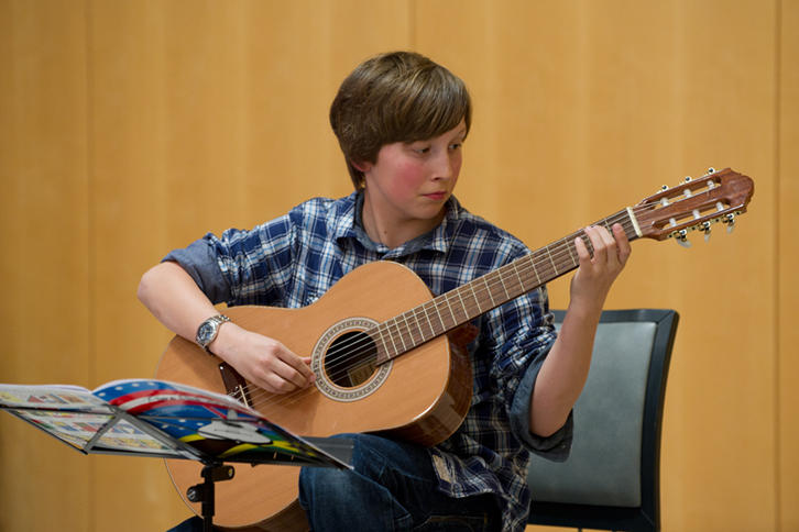 Aaron Studer, Gitarre