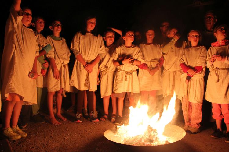 Tagesabschluss am Lagerfeuer...