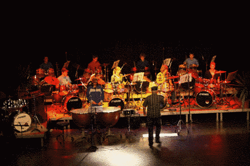 Drumsgruppe 2 mit Tim Allemann, Daniel Flückiger, Leroy Rupp, Manuel Studer, Linus Stillhart, Lino Wilhelm, Sofia Mezarof und Benjamin Eichenberger