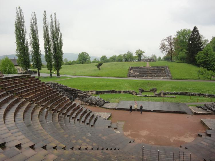 Das imposante Theater...