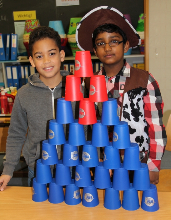 Sport Stacking im Zimmer 15