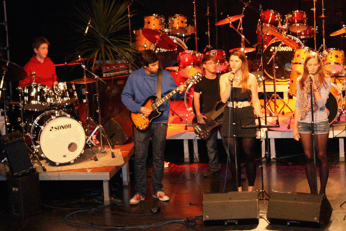 Rockgruppe 2 mit Lino Wilhelm, Julian Bolick, Tobias Loosli, Carla Opetnik und Rachelle Hirsig