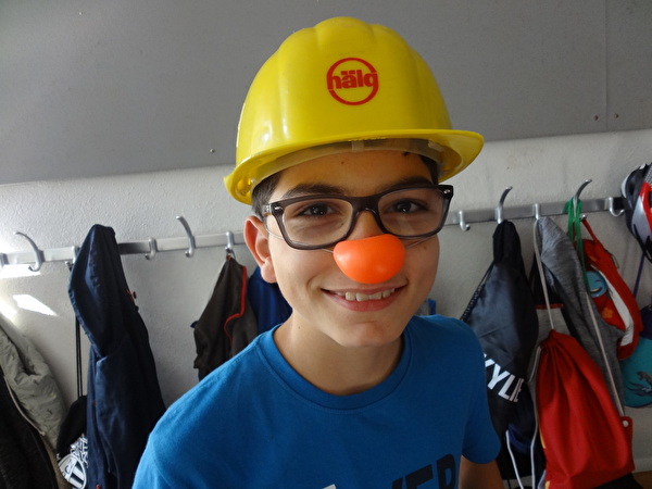 Junge als Clown