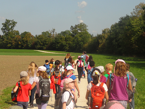 Kinder beim Wandern