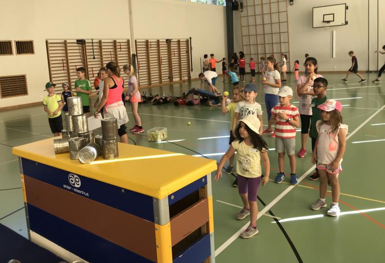 Büchsen werfen