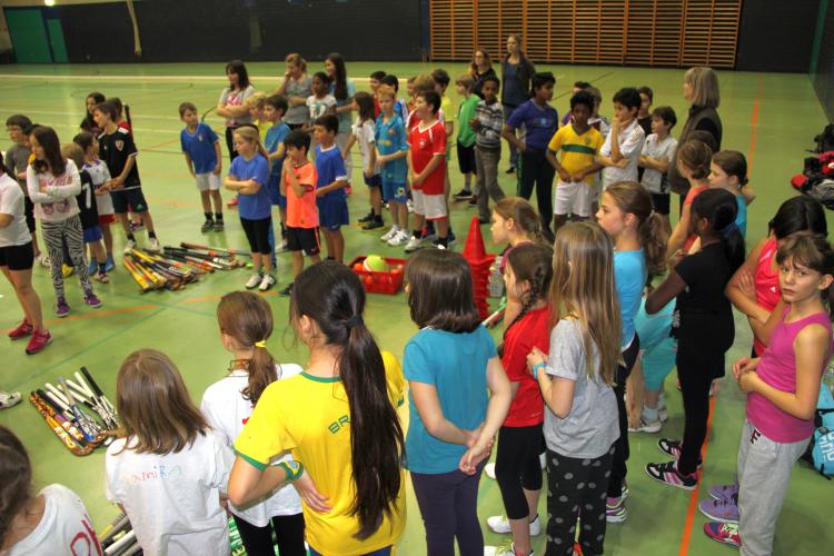 Instruktion beim Landhockey.