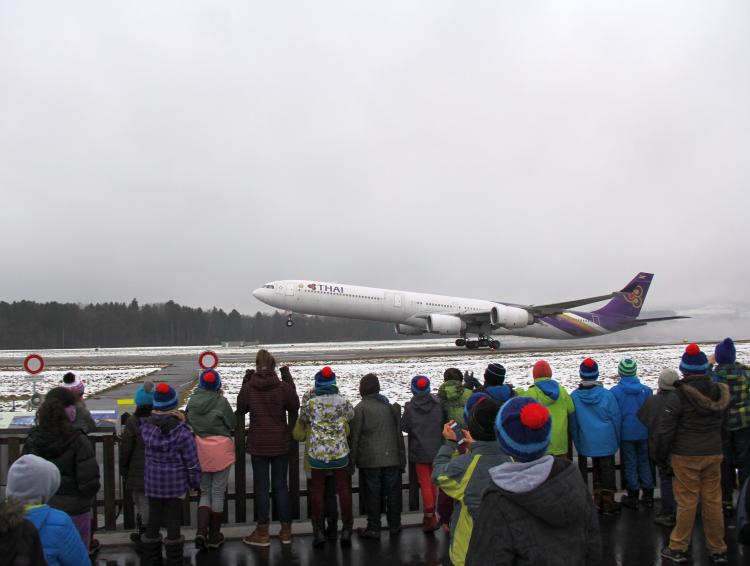 sind die Flugzeug-Starts noch imposanter.