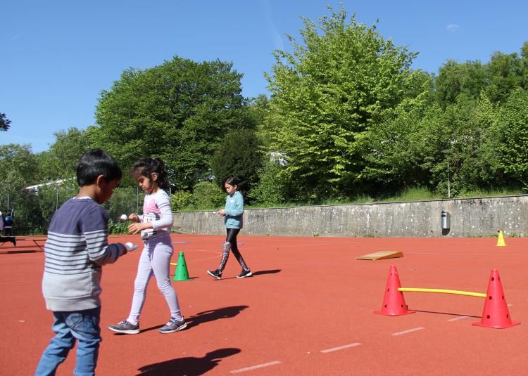 Pingpong-Ball-Stafette
