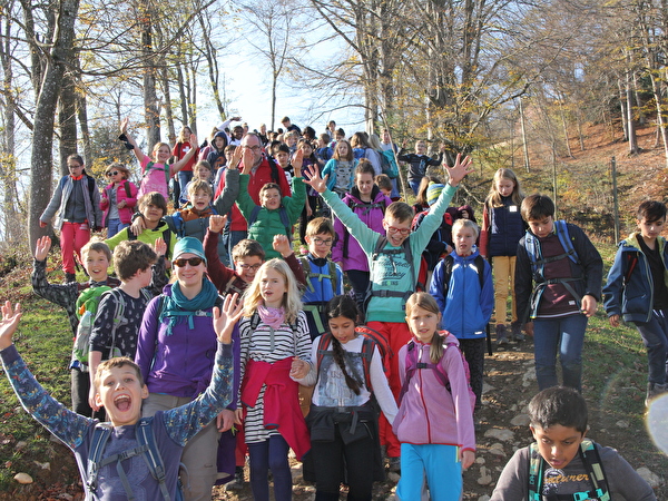 jubelnde Kinderschar