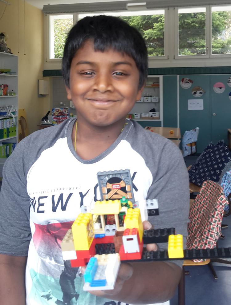 Raumschiffe und andere Lego-Kreationen