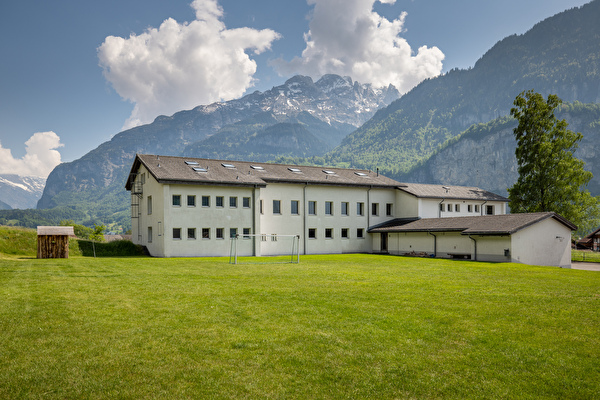 Dieses Bild zeigt das Schulhaus Hausen.