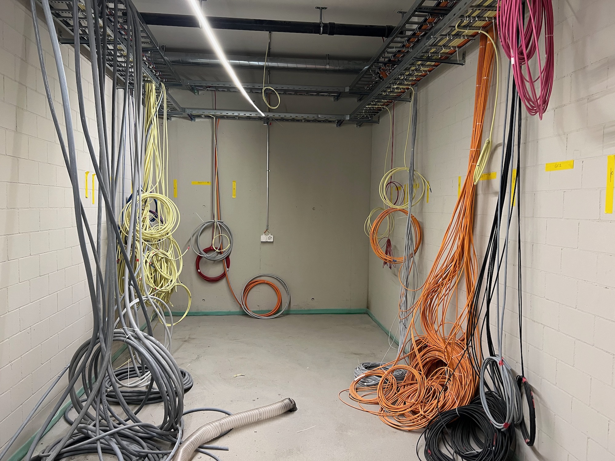 Viele Kabel