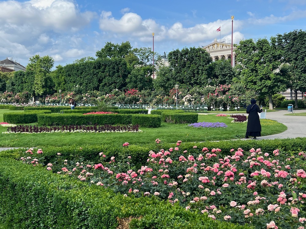 Vor der Hofburg