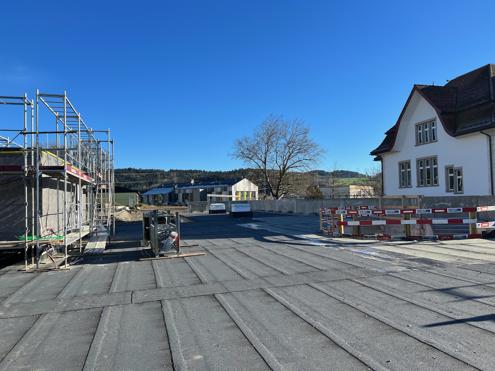 Auf dem Dach der Halle