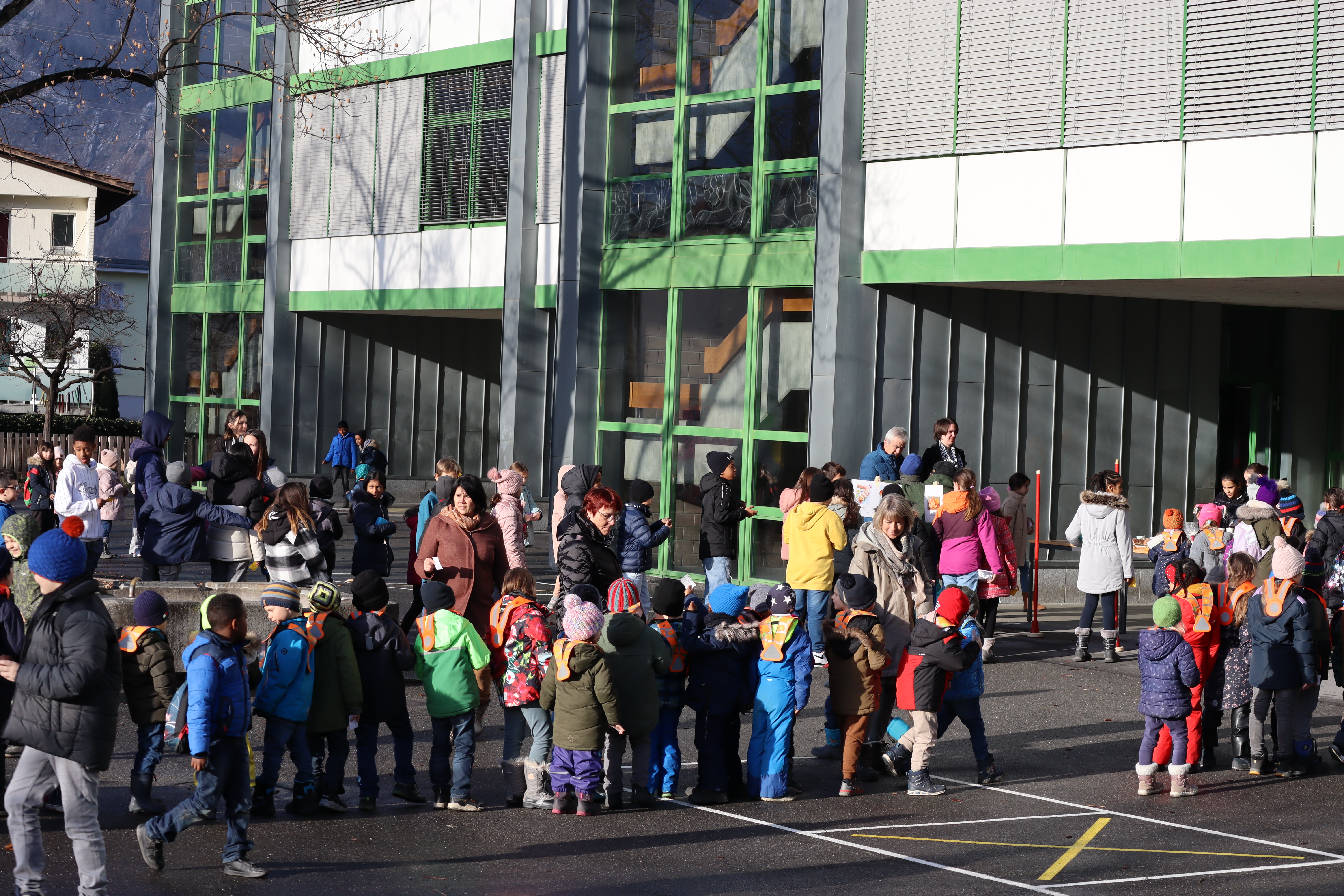 Erster Pausenkiosk für die Schülerinnen und Schüler und für die Kindergärten der Schuleinheit Barblan 