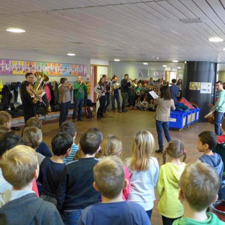 Flashmob im Schulhaus Bollwies 15.3.16