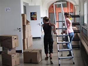 REOS: Zügeln ins Schulhaus Kreuzstrasse. Alle betroffenen Schüler und Schülerinnen packen mit an!
