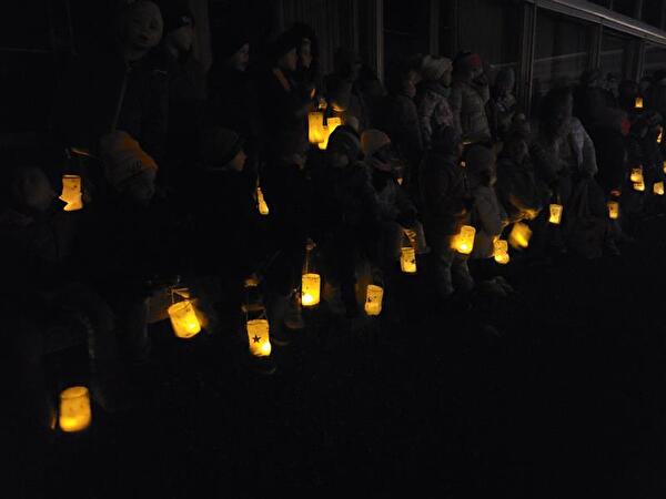 Laternenumzug der Kindergärten und 1. Klassen PS Weiden