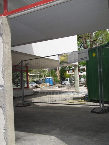 Durchgang zum Neubau