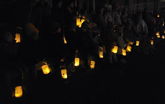 Laternenumzug der Kindergärten und 1. Klassen PS Weiden