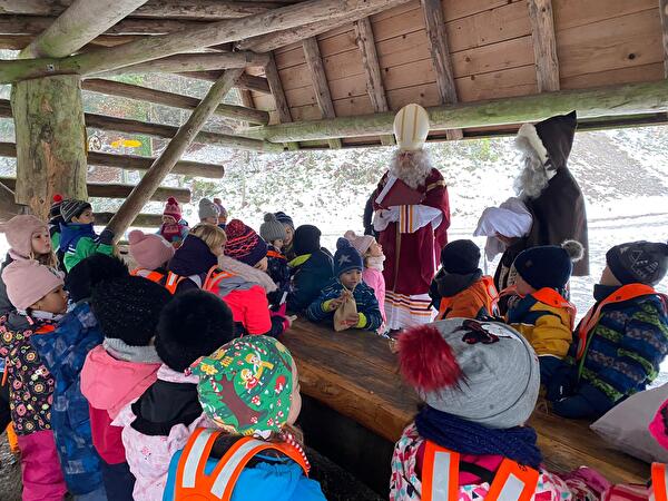 Besuch beim Samichlaus im Wald