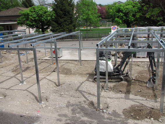 Fahrrad-Unterstellplätze vor dem Altbau