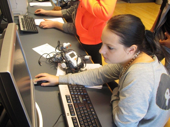 Milimetergenaue Anpassungen können via Computer verändert werden. Ob der Roboter dann richtig schaltet?