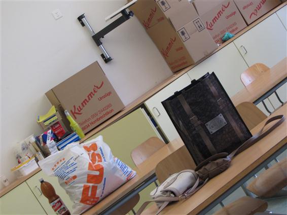 REOS: Zügeln ins Schulhaus Kreuzstrasse. Die Kisten sind gepackt!