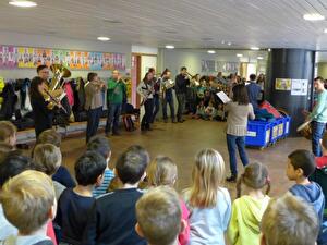 Flashmob im Schulhaus Bollwies 15.3.16