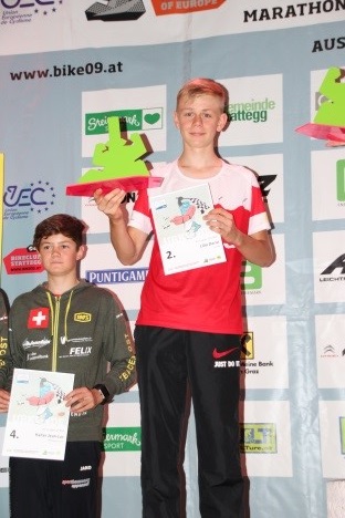 <B>Dario Lillo</B> wird an der Jugend-Europameisterschaft in Graz Vize- Europameister in der Kategorie U15! 
Dazu gewinnt er 2016 die Gesamtwertung der zwei Rennserien Swiss Bike Cup und EKZ Cup.
