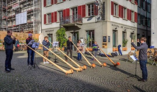 Alphorn-Workshop, Konzert auf dem Hauptplatz in Rapperswil