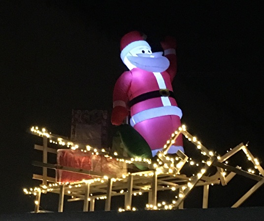 Weihnachtsmann auf Schlitten - Advent Linden 2020