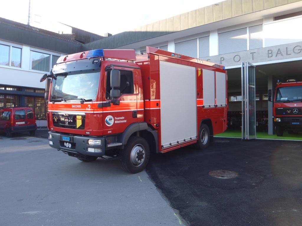 Rüstwagen Balgach von links