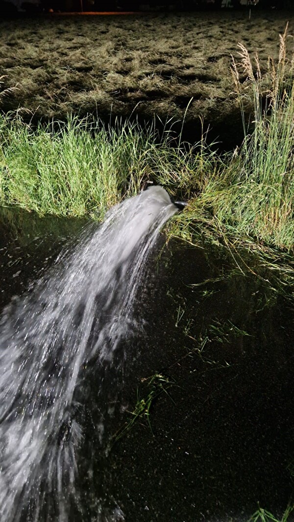 Grundwasserleitung rinnt