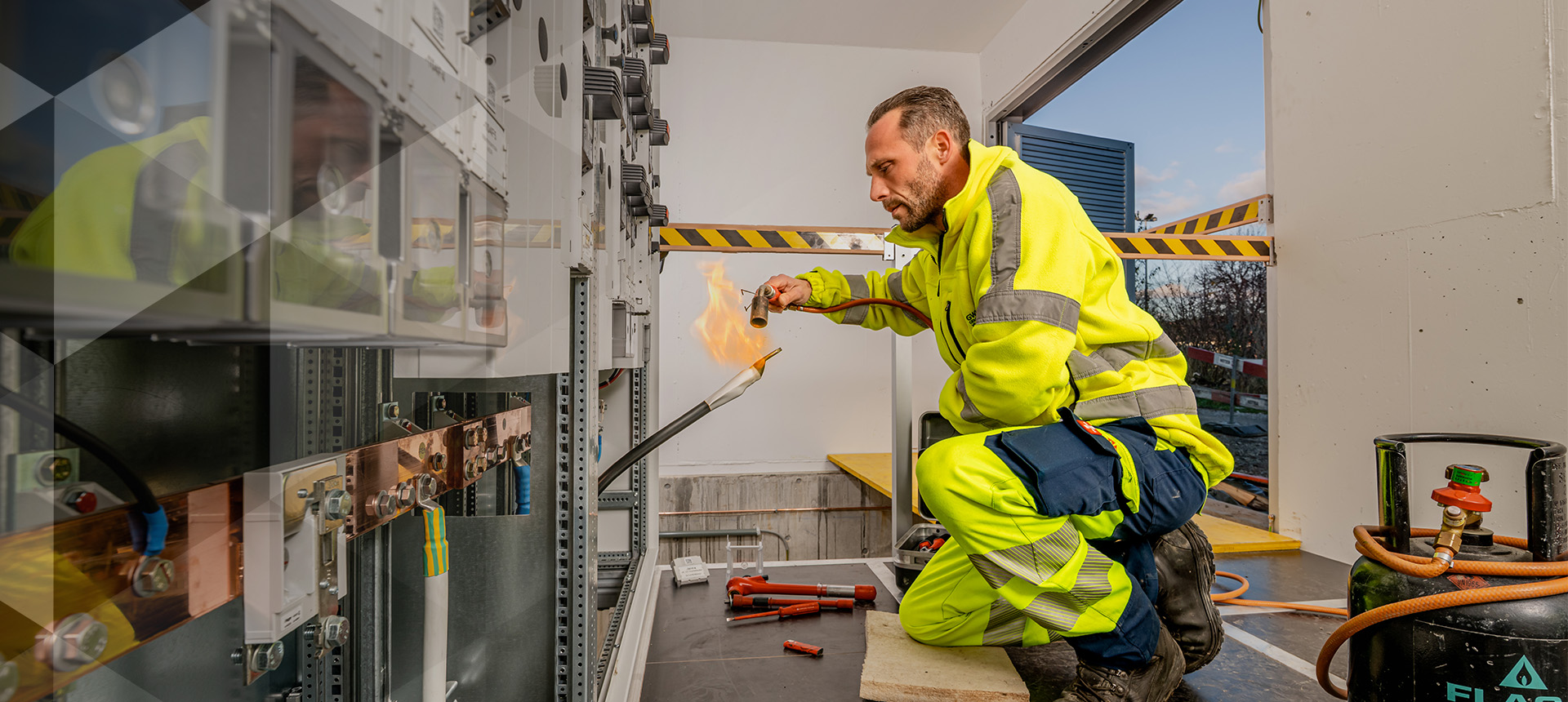 Bild einer Arbeitssituation des Netz-Teams Stromversorgung