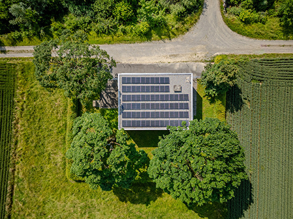 Vogelperspektive der Photovoltaikanlage Kreuzester in Villmergen