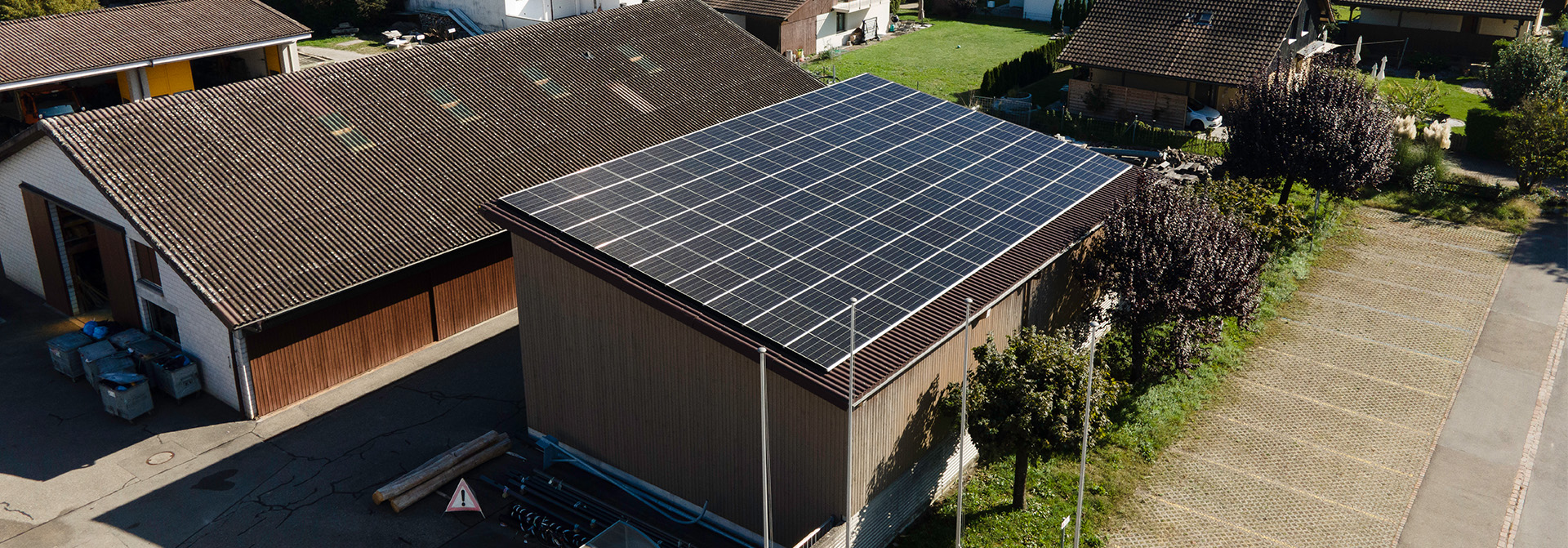 Vogelperspektive der Photovoltaikanlage beim Bauamt in Villmergen