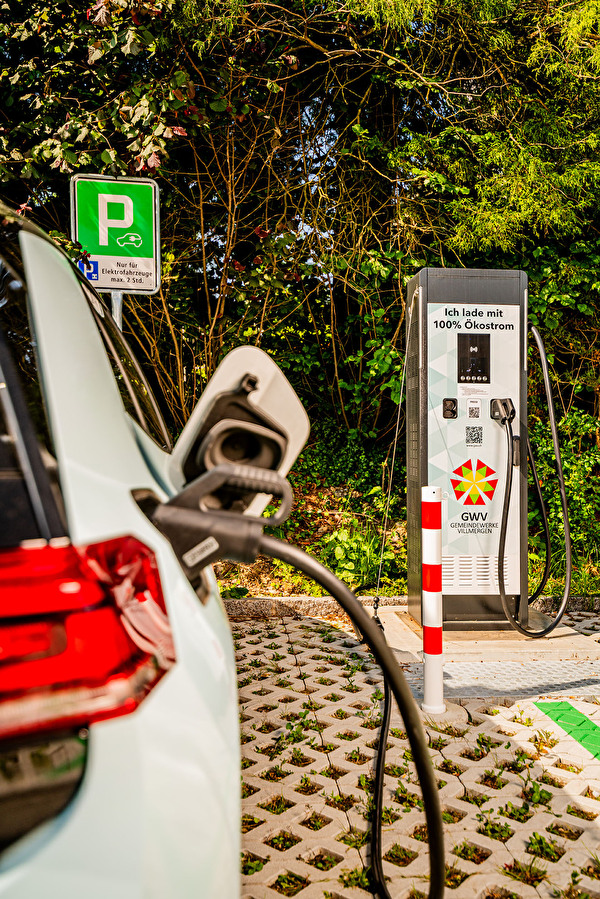 Bild Ladestation für Elektrofahrzeuge am Bahnhof Ballygebiet bei Villmergen