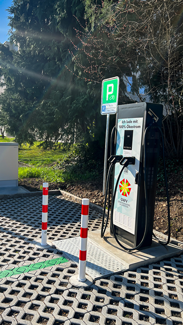 Bild Ladestation für Elektrofahrzeuge am Bahnhof Ballygebiet bei Villmergen