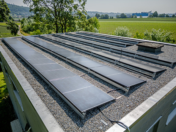 Vogelperspektive der Photovoltaikanlage Kreuzester in Villmergen