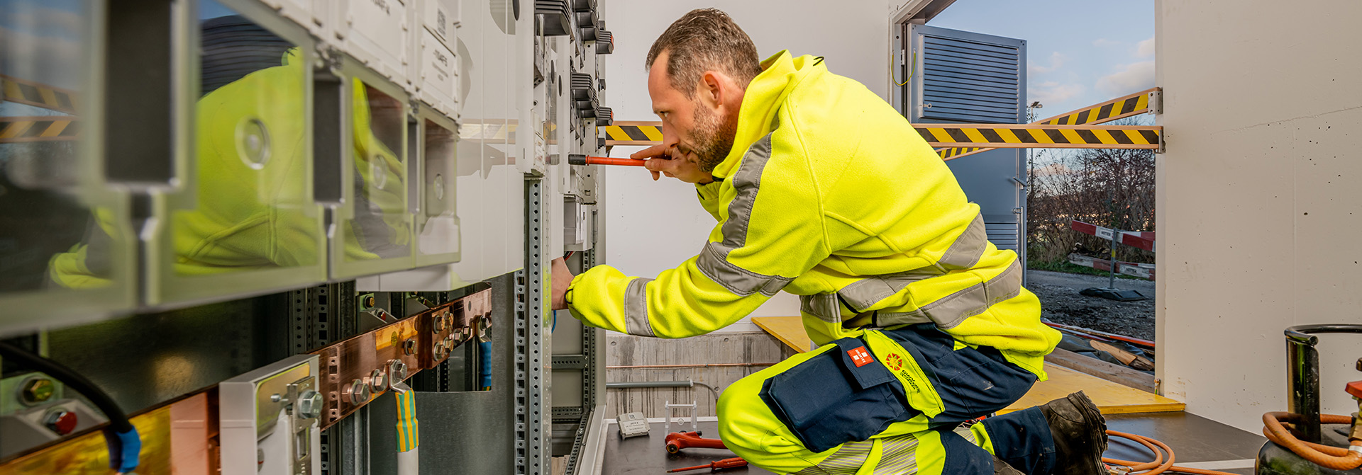 Bild einer Arbeitssituation des Netz-Teams Stromversorgung