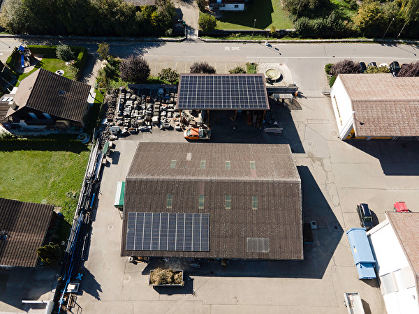 Vogelperspektive der Photovoltaikanlage beim Bauamt in Villmergen