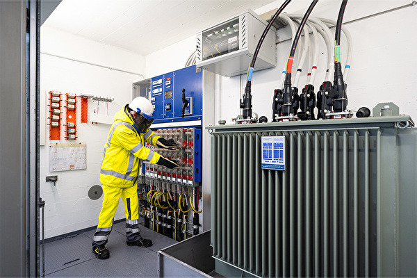 Bild des Innenraums der Trafostation Mitteldorf