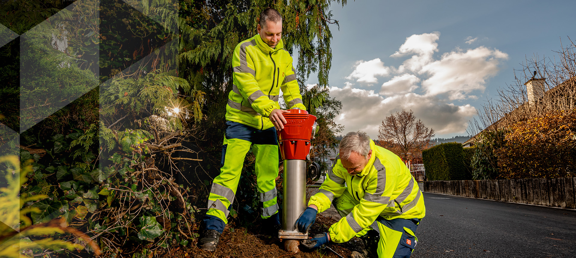 Bild eines Hydranten der von der Wasserversorgung ausgewechselt wird