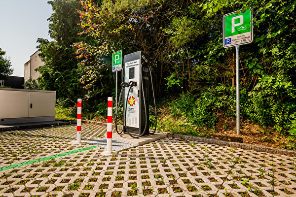 Bild Ladestation für Elektrofahrzeuge am Bahnhof Ballygebiet bei Villmergen