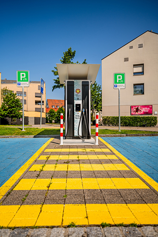 Bild Ladestation für Elektrofahrzeuge auf dem Dorfplatz in Villmergen