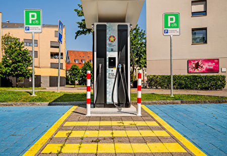 Bild Ladestation für Elektrofahrzeuge auf dem Dorfplatz in Villmergen