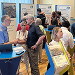 Ausstellung Kulturhalle Glärnisch mit Stand und Menschen