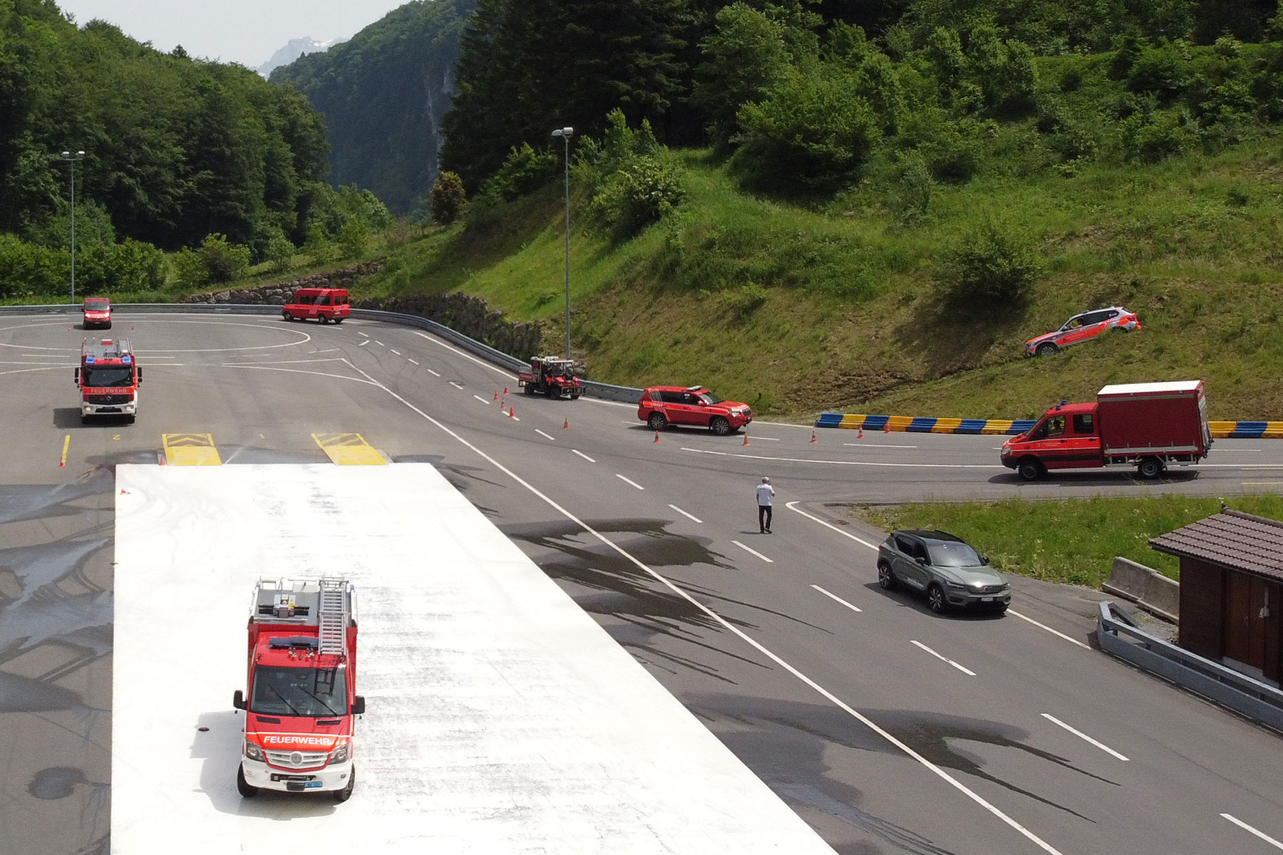 Im Verkehrssicherheits- und Eventcenter Seelisberg trainieren die Fahrer mit den Einsatzfahrzeugen.