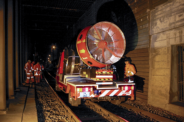 Der Mobile Grossventilator im Portal Stansstad des Loppertunnels 2 der Zentralbahn